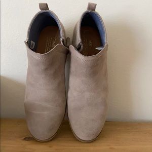 Tom’s Deia desert taupe suede/wool. Size 8.